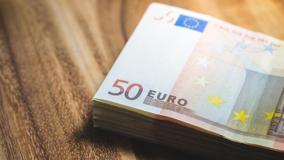 Rritet Euro, monedha europiane kembehet sot mbi nivelin e 100 lekeve